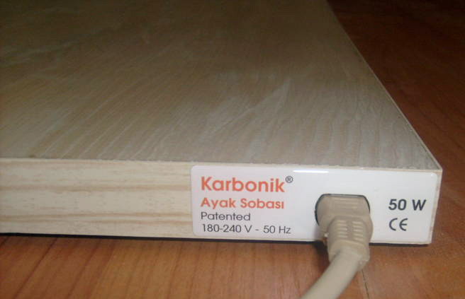 Karbonik AYAK Sobas Gl Karbon film ile imal edilmitir. Ayak sobas ierisinde rezistans tr kablo olmadndan manyetik alan oluturmaz. Salk iin son derece uygundur. Ayak ars oluturmad gibi arlarn giderilmesinde de yardmc olur. Salnz bizim iin nemlidir. Emin olmadmz hibir rn sizlere sunmuyoruz . Yllarca test ettikten sonra sata sunuyoruz. 