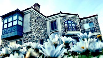 izmir alaat butik otel : yerden stma , yerden serinletme , termik gne enerjisi , fan coil ile soutma ve hava kaynakl s pompas
